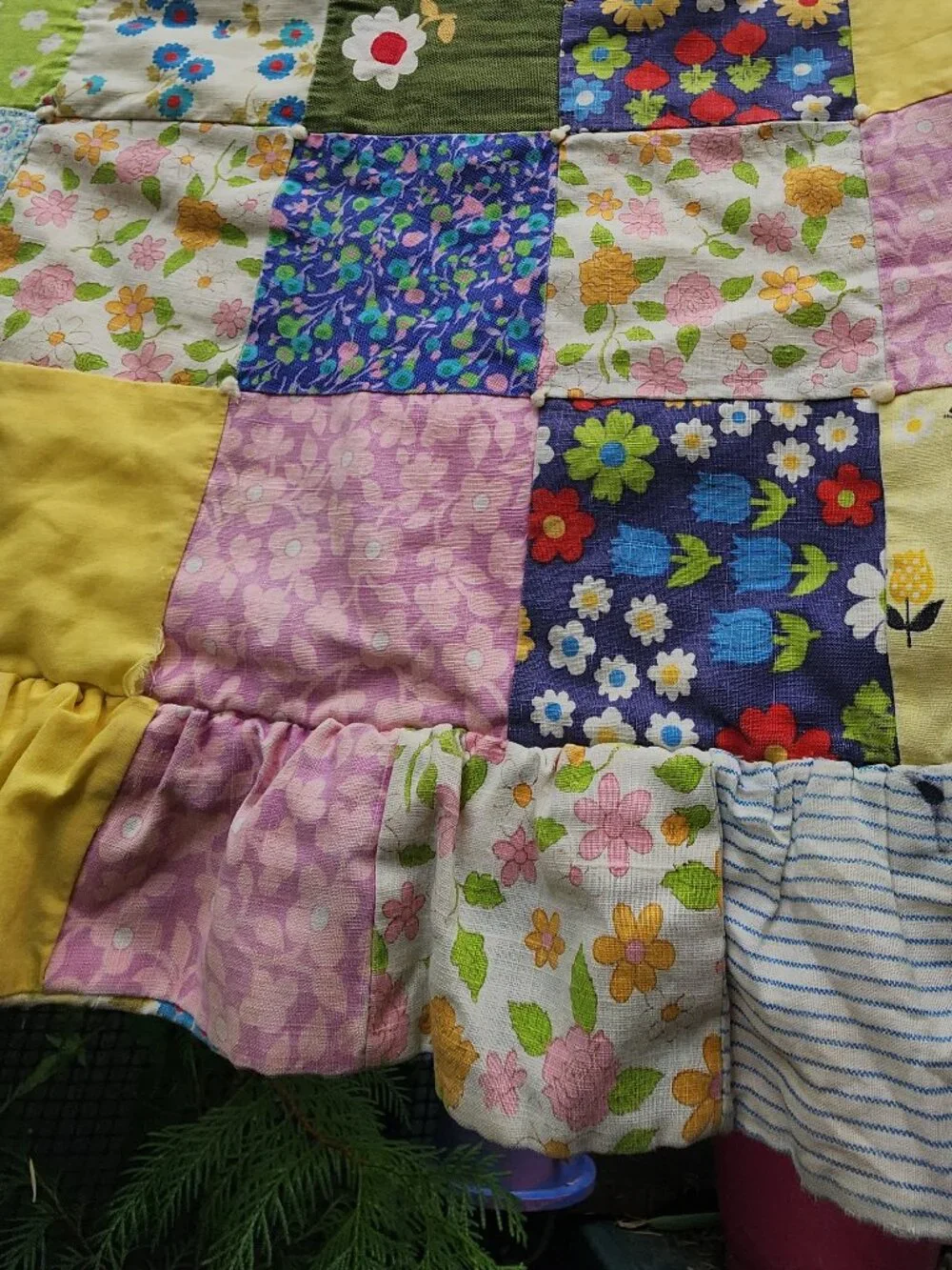 Vintage 1970s baby blanket quilt homemade by my Granny Hazel W 🌼 🌸 Antique